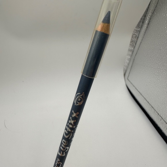 Naturistics Eye Stix Eyeliner โ Sky โ๏ธ๐ - Picture 2 of 6